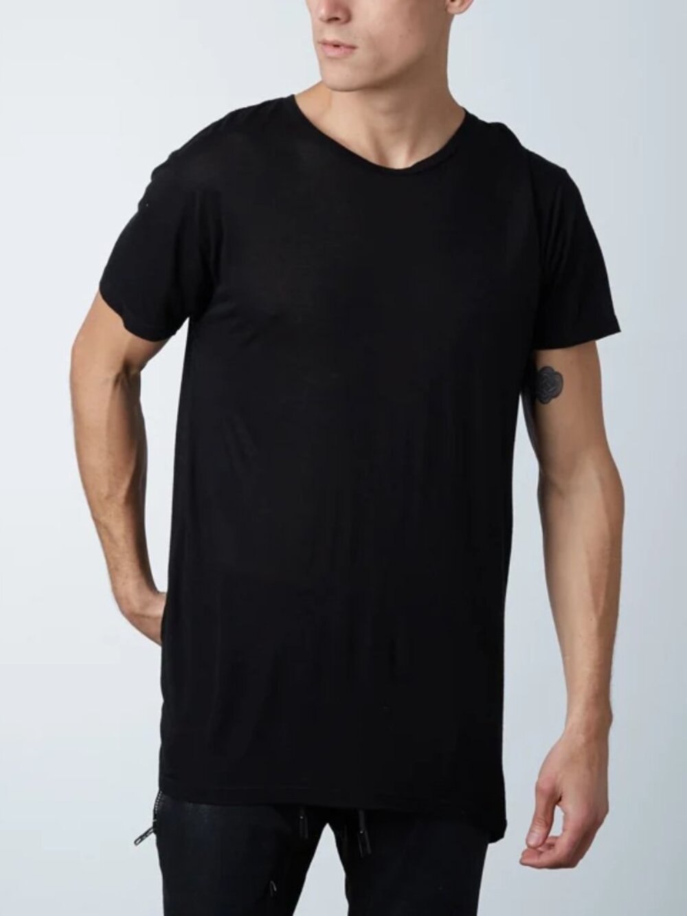 Reese De Luca Black Elongated High Low Jersey T-Shirt/15720